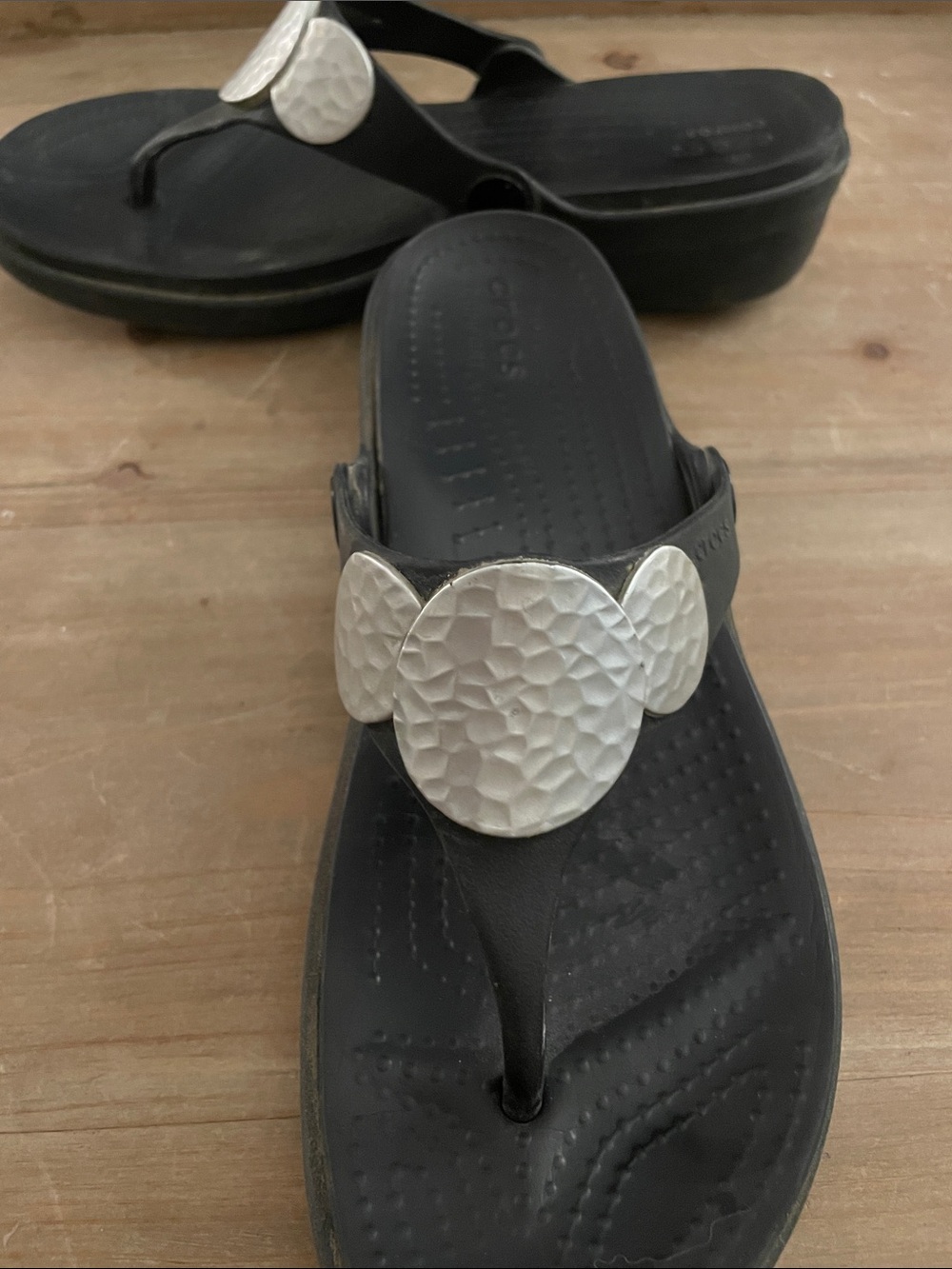 Crocs Black Thong Sandals with Silver Hammered Discs - Picture 3 of 3